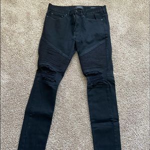 Black Skinny jeans